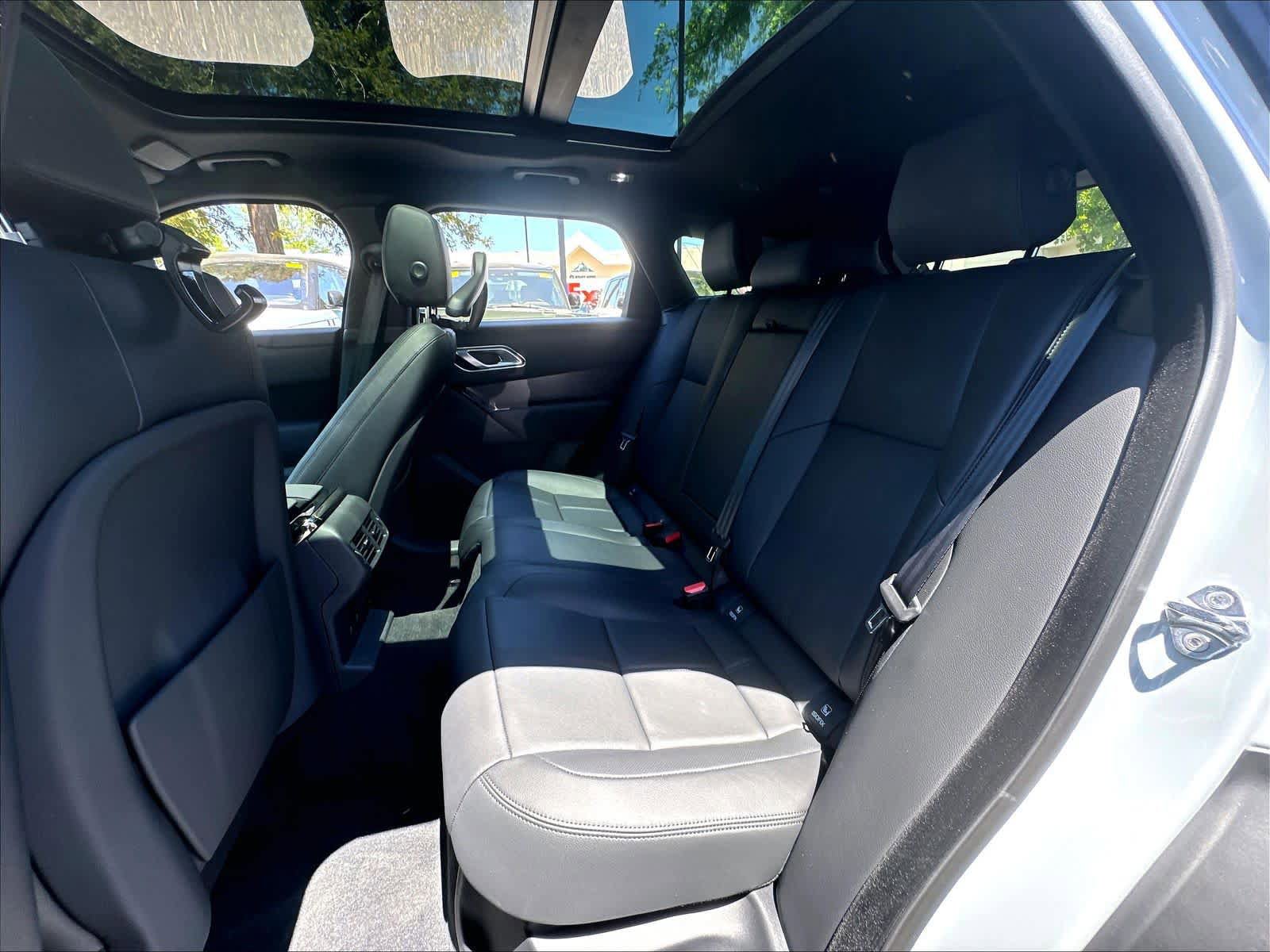 New 2026 Land Rover Range Rover Velar Dynamic SE AWD/4WD image 12