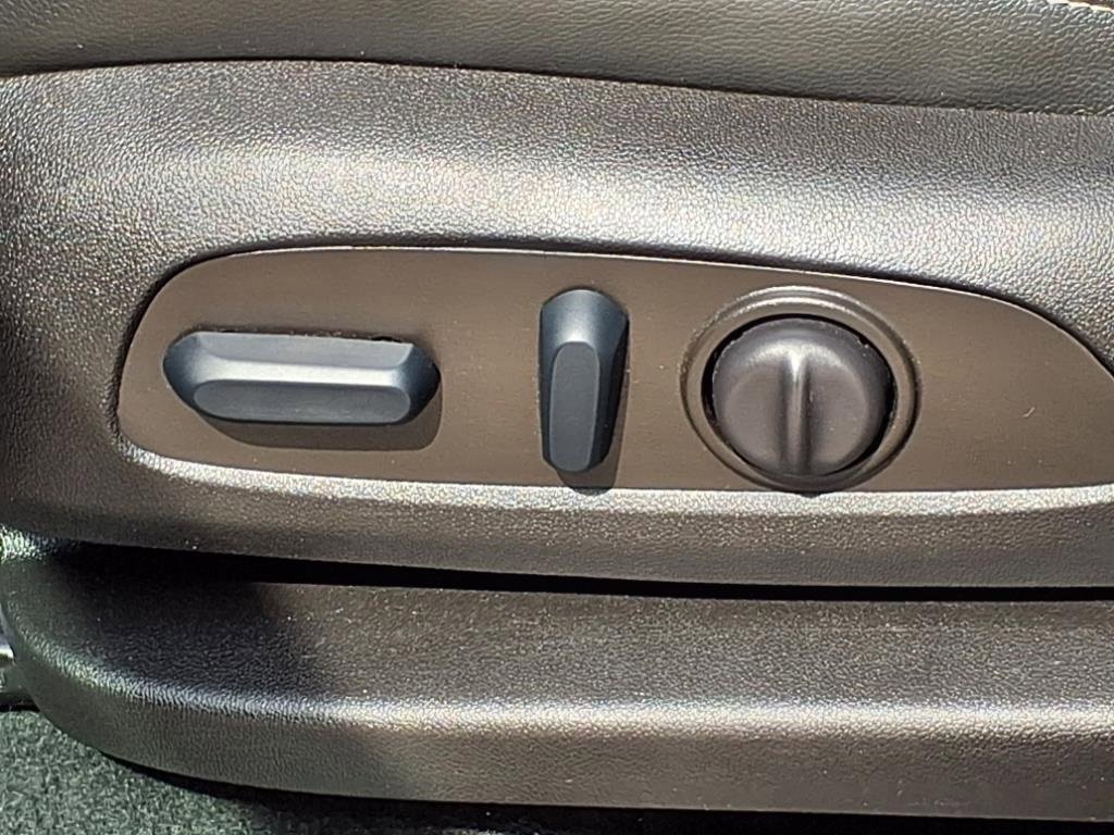 Used 2023 GMC Terrain SLT w/ Elevation Edition image 12