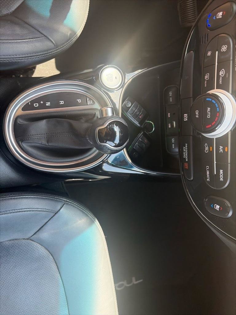Used 2015 Kia Soul ! w/ Sun & Sound Package FWD image 14