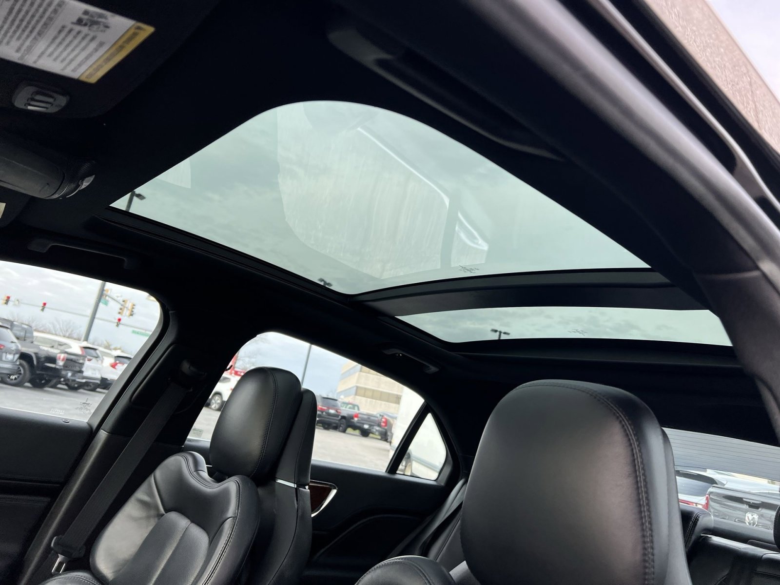 Used 2018 Lincoln Continental Reserve w/ Continental Climate Package image 23