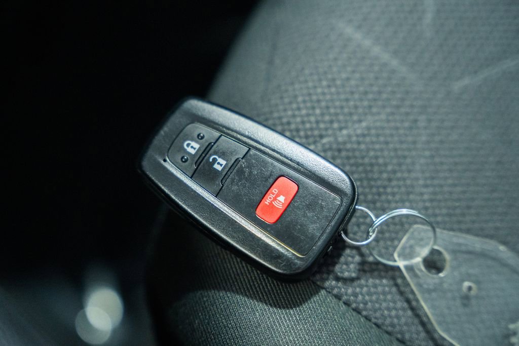 Used 2025 Toyota RAV4 XLE image 37