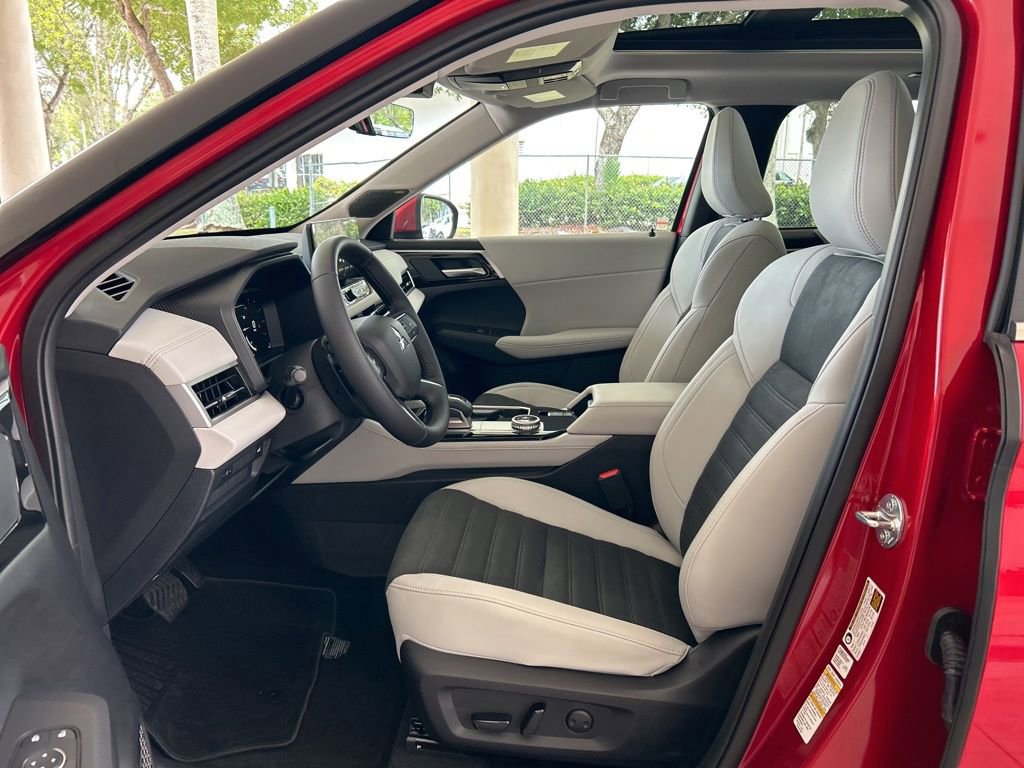 New 2025 Mitsubishi Outlander SE image 5
