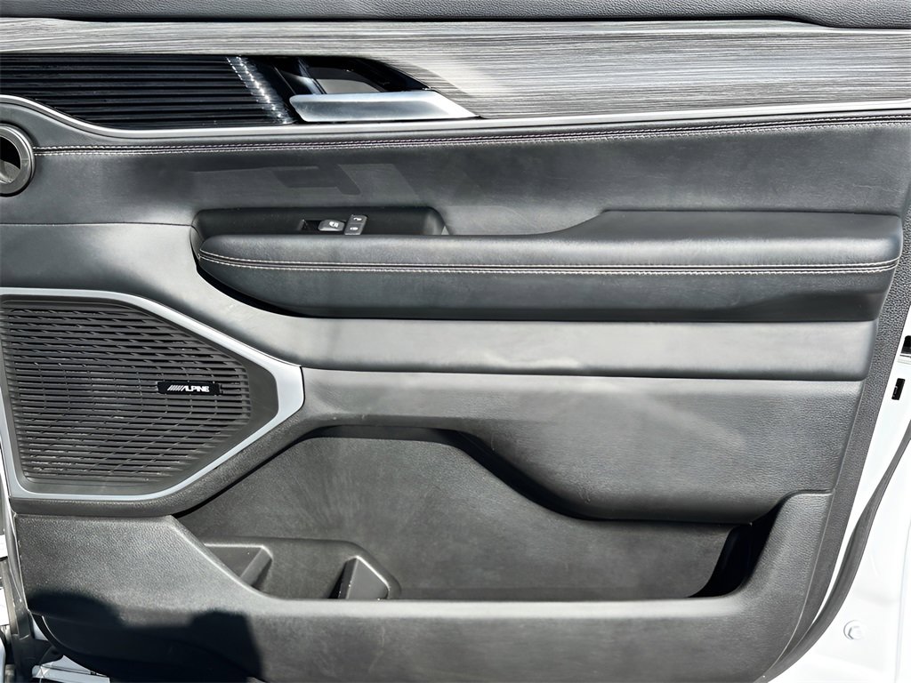 Used 2024 Jeep Wagoneer L Series III w/ Flexible Seating Group image 16