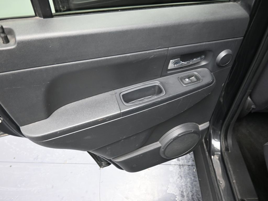 Used 2011 Jeep Liberty Sport image 22