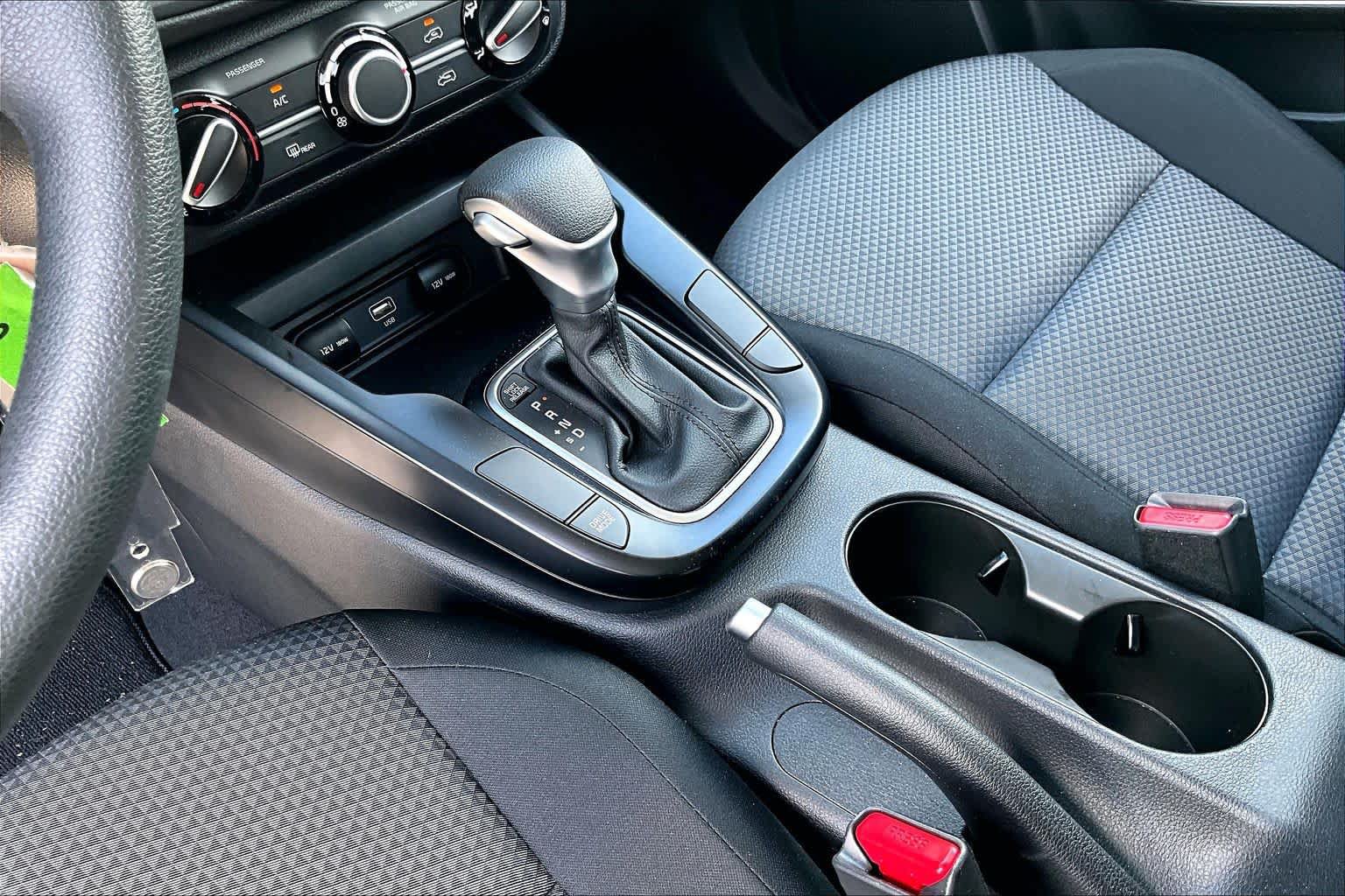 Certified 2025 Kia Soul LX w/ LX Technology Package FWD image 15