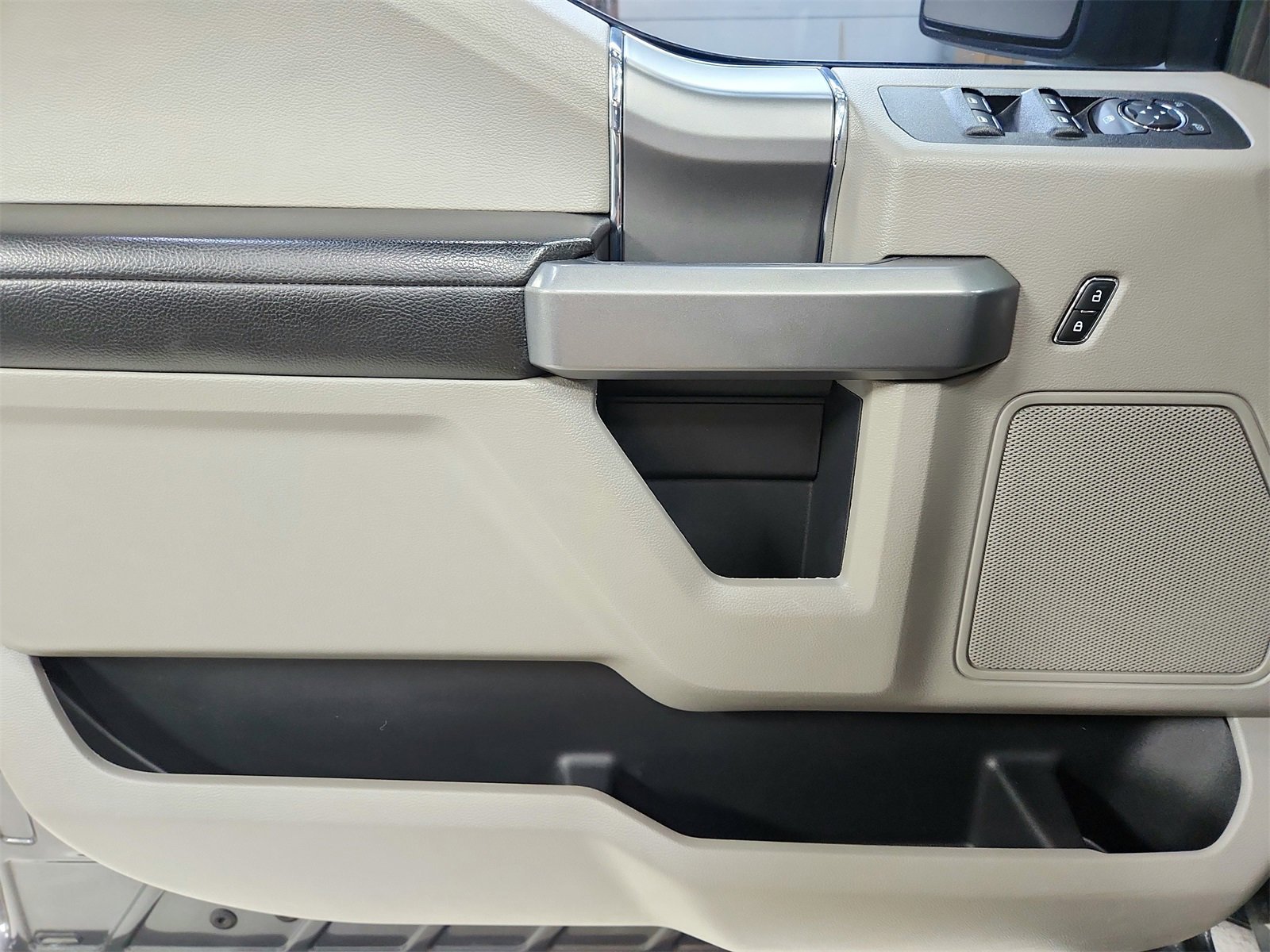 Used 2018 Ford F150 XLT w/ Equipment Group 302A Luxury image 34