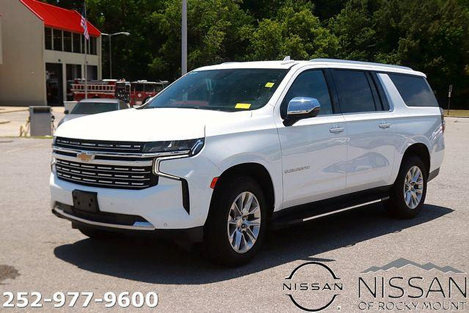 Used 2023 Chevrolet Suburban Premier RWD image 3