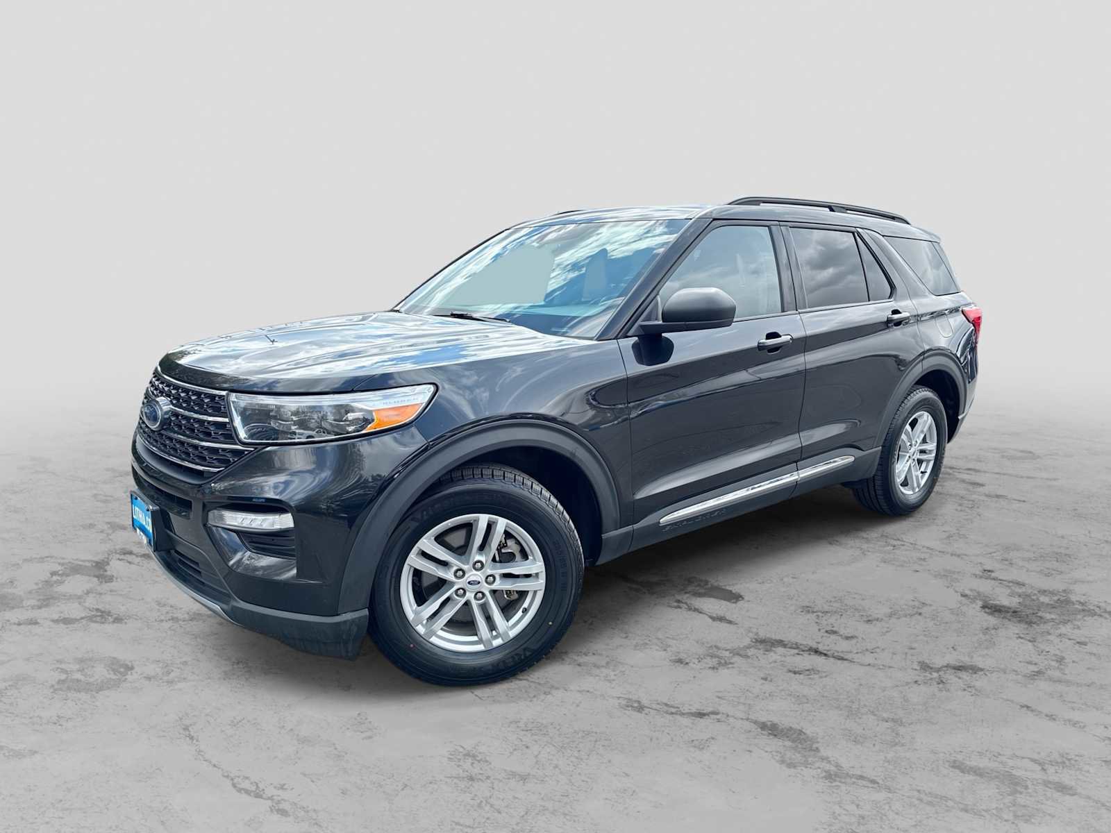 Used 2024 Ford Explorer XLT w/ Equipment Group 202A AWD/4WD image 1