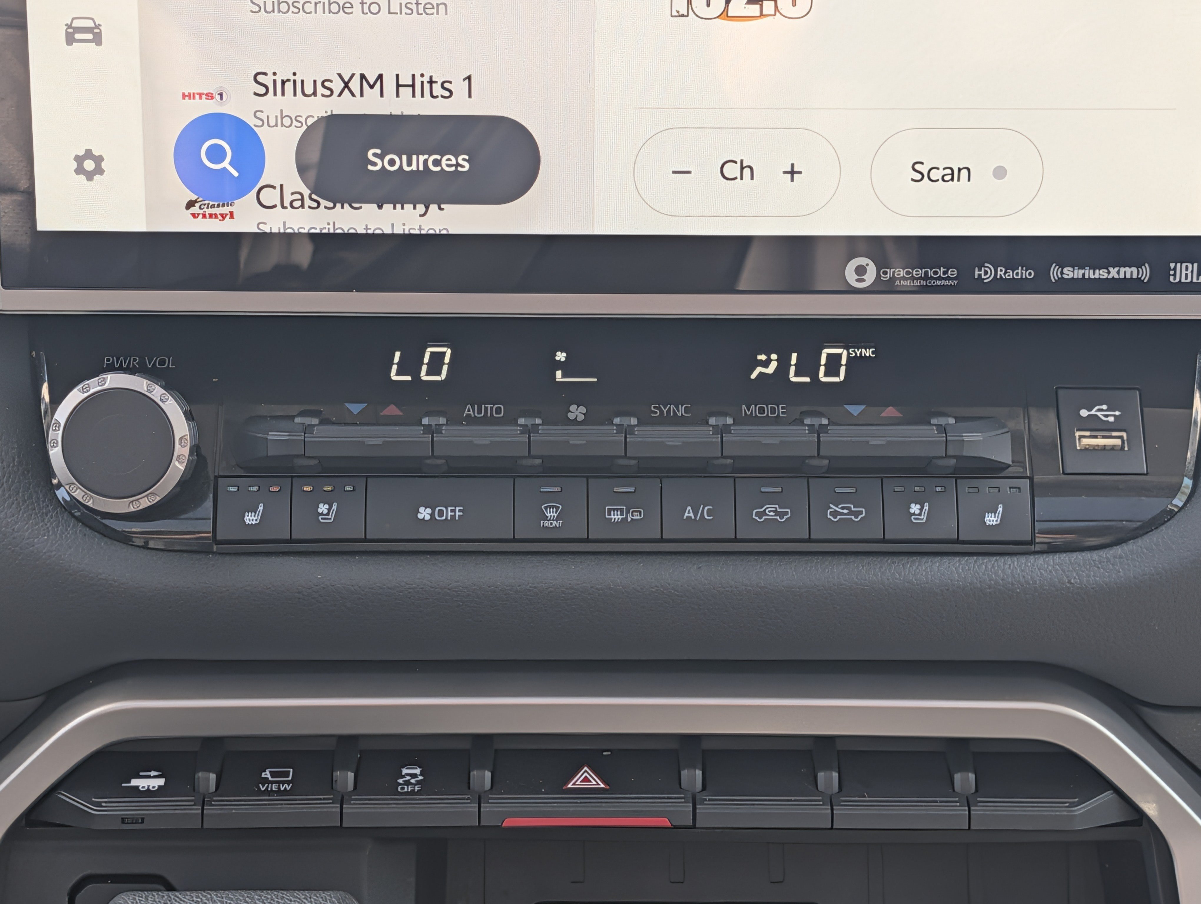 Used 2024 Toyota Tundra Limited AWD/4WD image 31