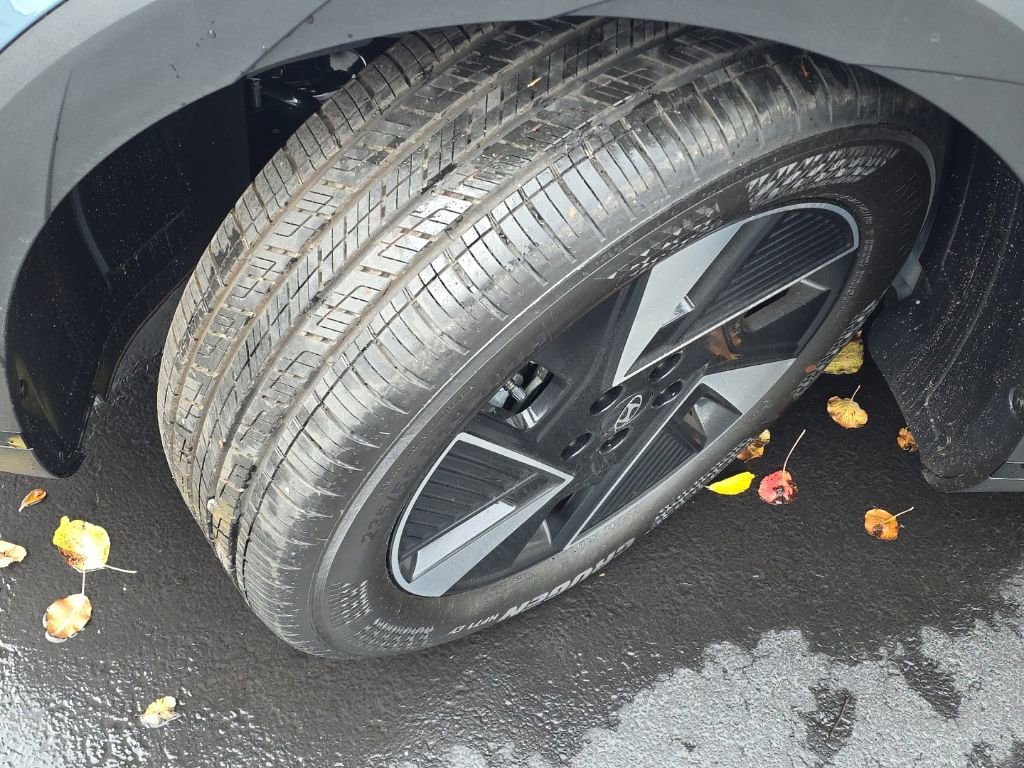 Used 2025 Hyundai Ioniq 5 SE image 12