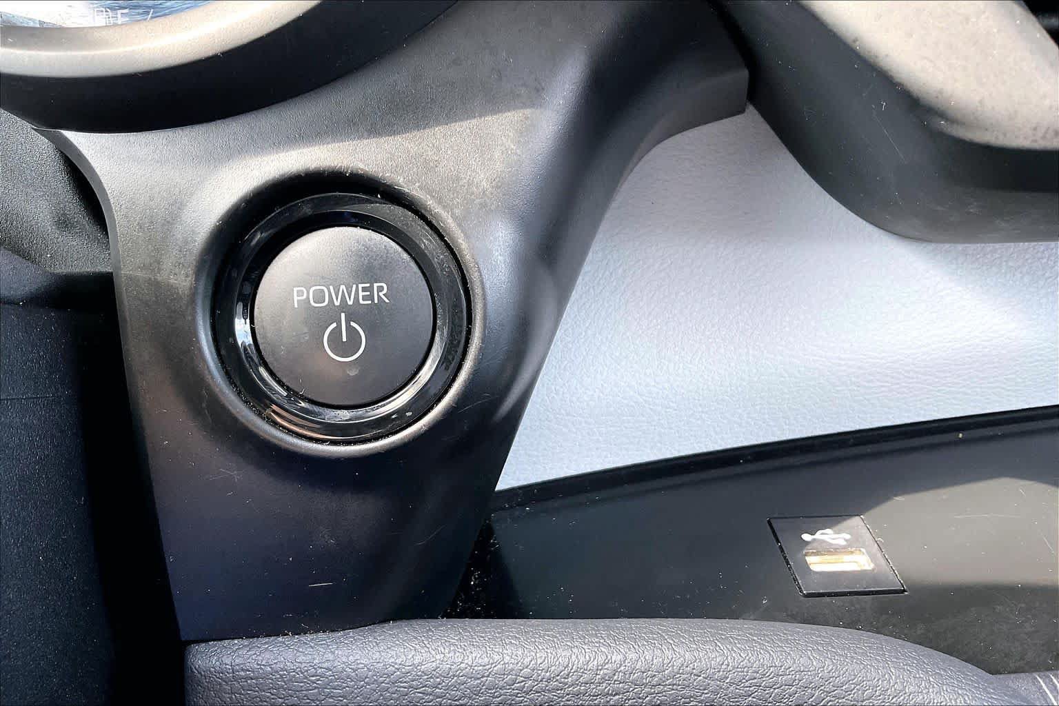 Used 2025 Toyota Sienna LE FWD image 33