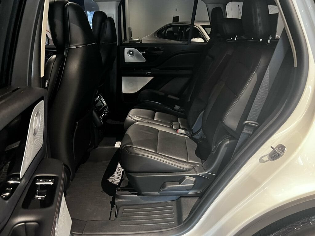Used 2023 Lincoln Aviator Reserve w/ Equipment Group 201A AWD/4WD image 16