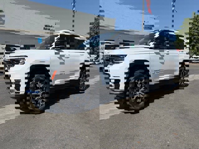 New 2025 Jeep Grand Cherokee L Limited w/ Luxury Tech Group II image 2