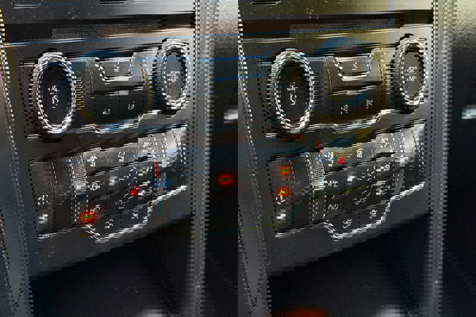 Used 2018 Ford Explorer XLT w/ Equipment Group 202A image 24