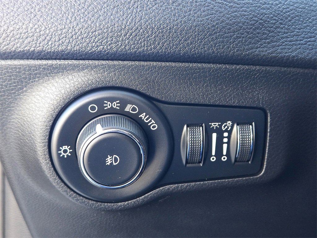 Used 2020 Jeep Compass Limited image 24