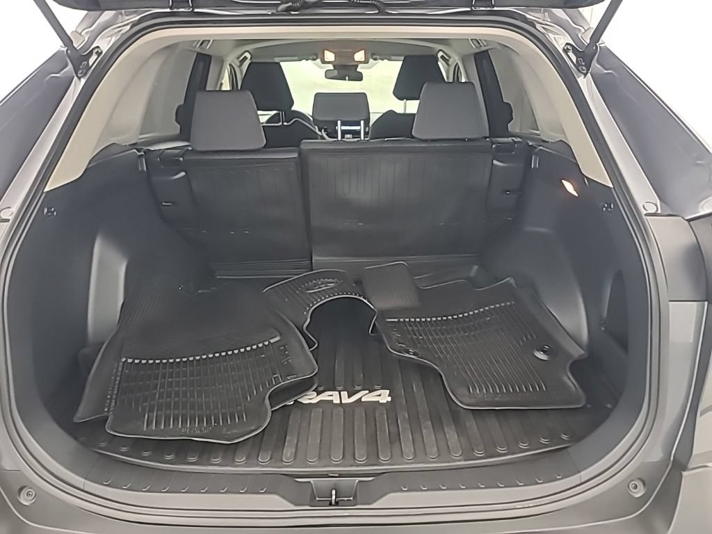 Used 2021 Toyota RAV4 XLE AWD/4WD image 20