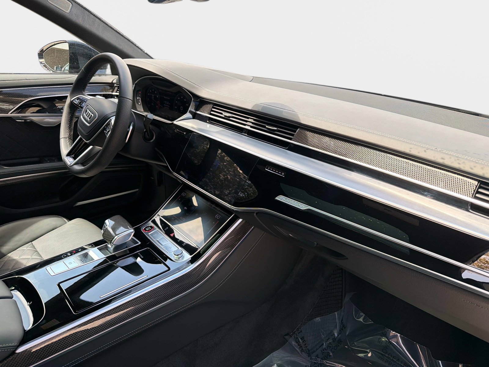 Used 2025 Audi S8 4.0T image 24