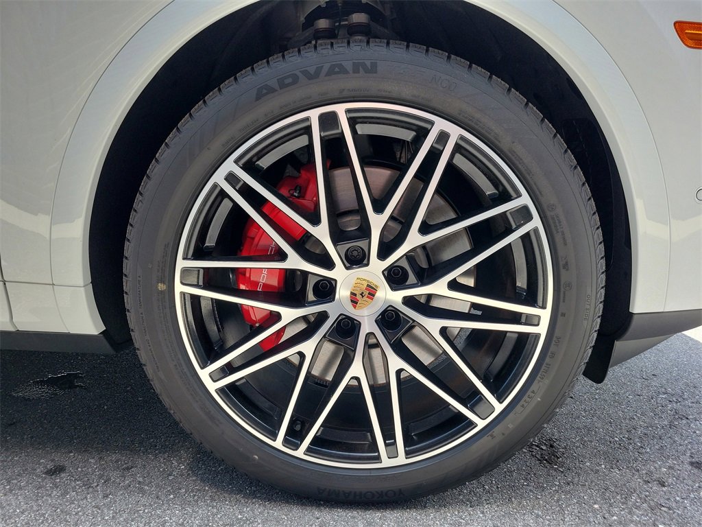 New 2025 Porsche Cayenne S image 12