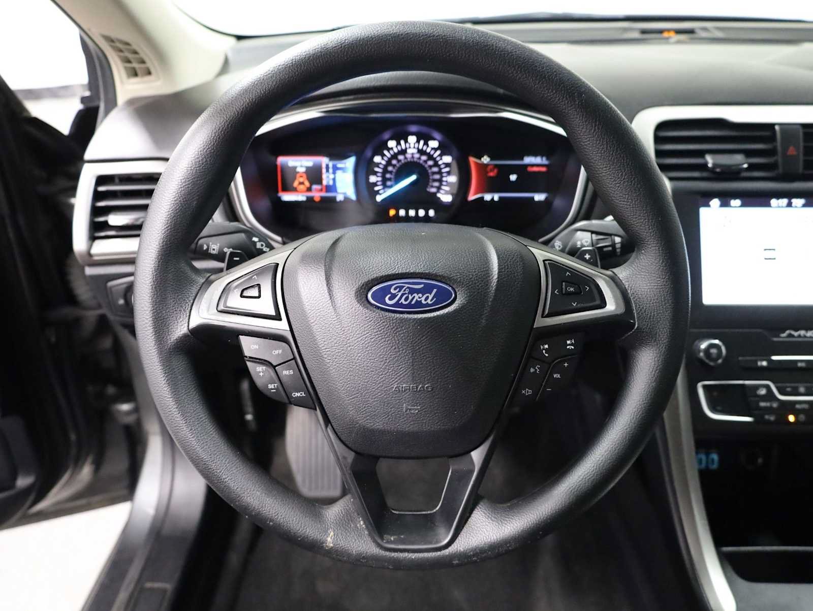 Used 2019 Ford Fusion SE FWD image 23