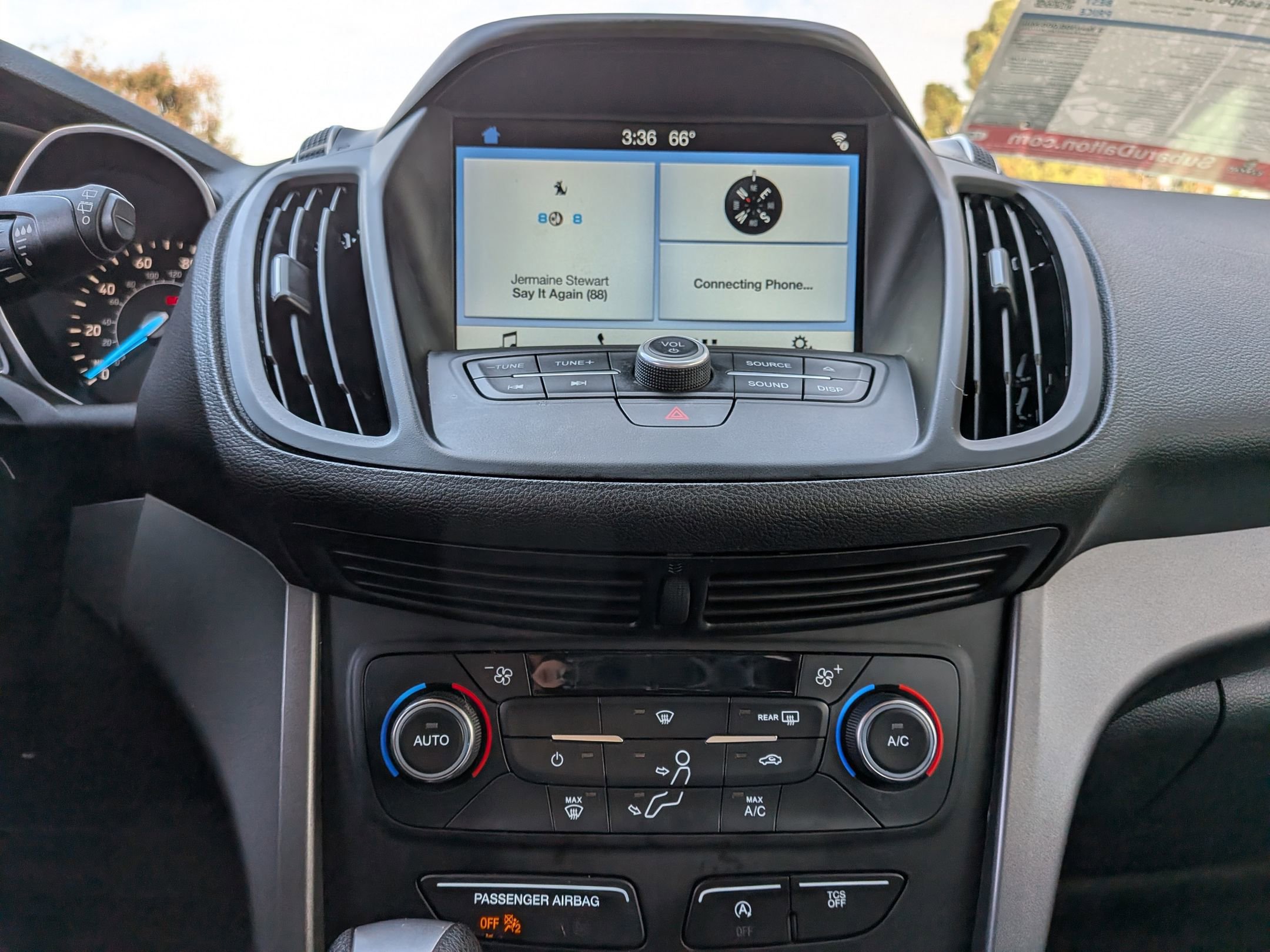 Used 2017 Ford Escape SE w/ Equipment Group 201A image 19