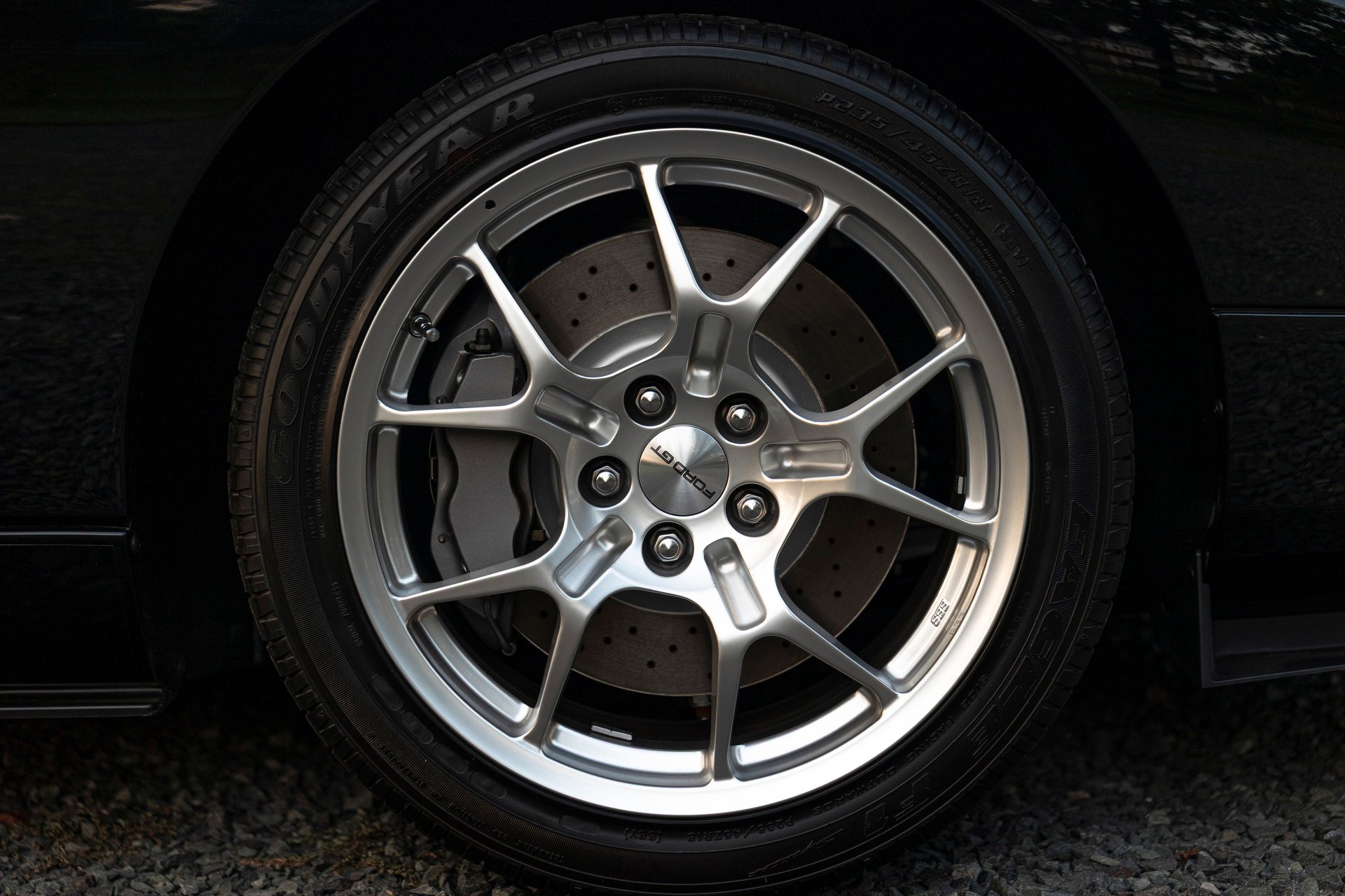 Used 2006 Ford GT RWD image 32
