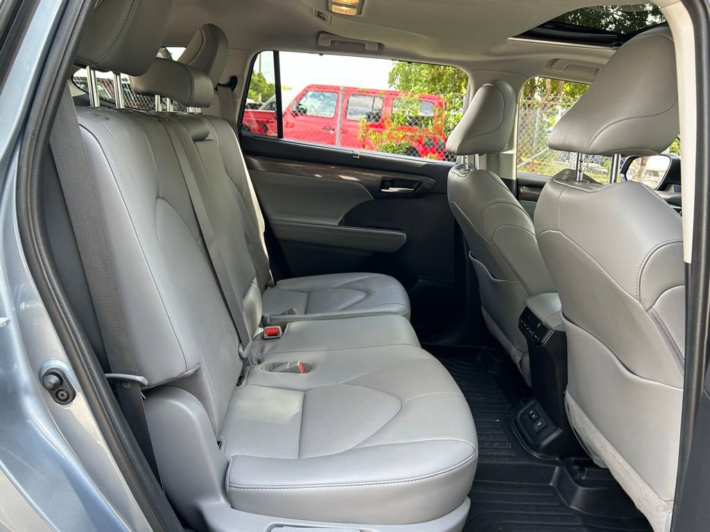 Used 2021 Toyota Highlander Limited image 40
