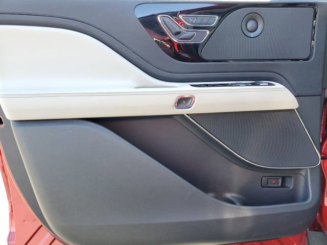New 2025 Lincoln Aviator AWD w/ Jet Appearance Package image 25