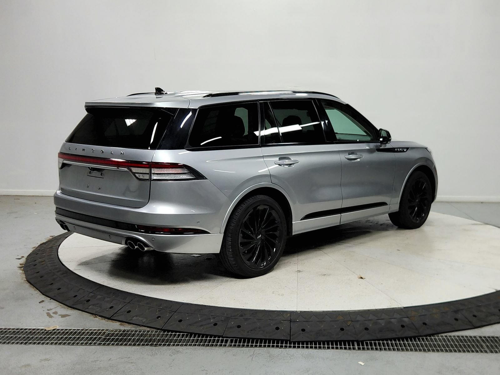 Used 2024 Lincoln Aviator Black Label w/ Jet Package AWD/4WD image 8