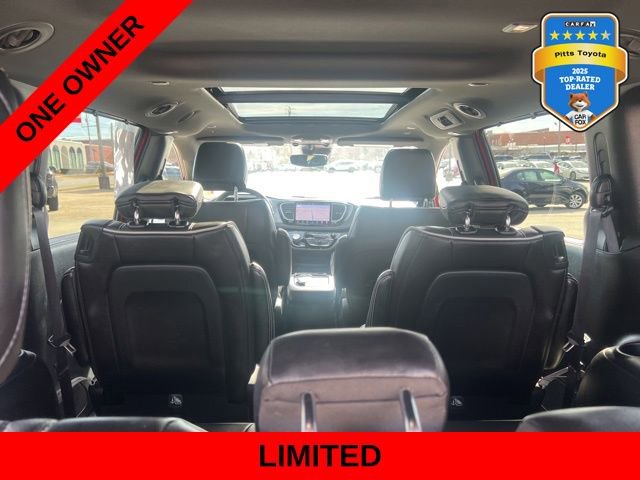 Used 2025 Chrysler Pacifica Limited image 19