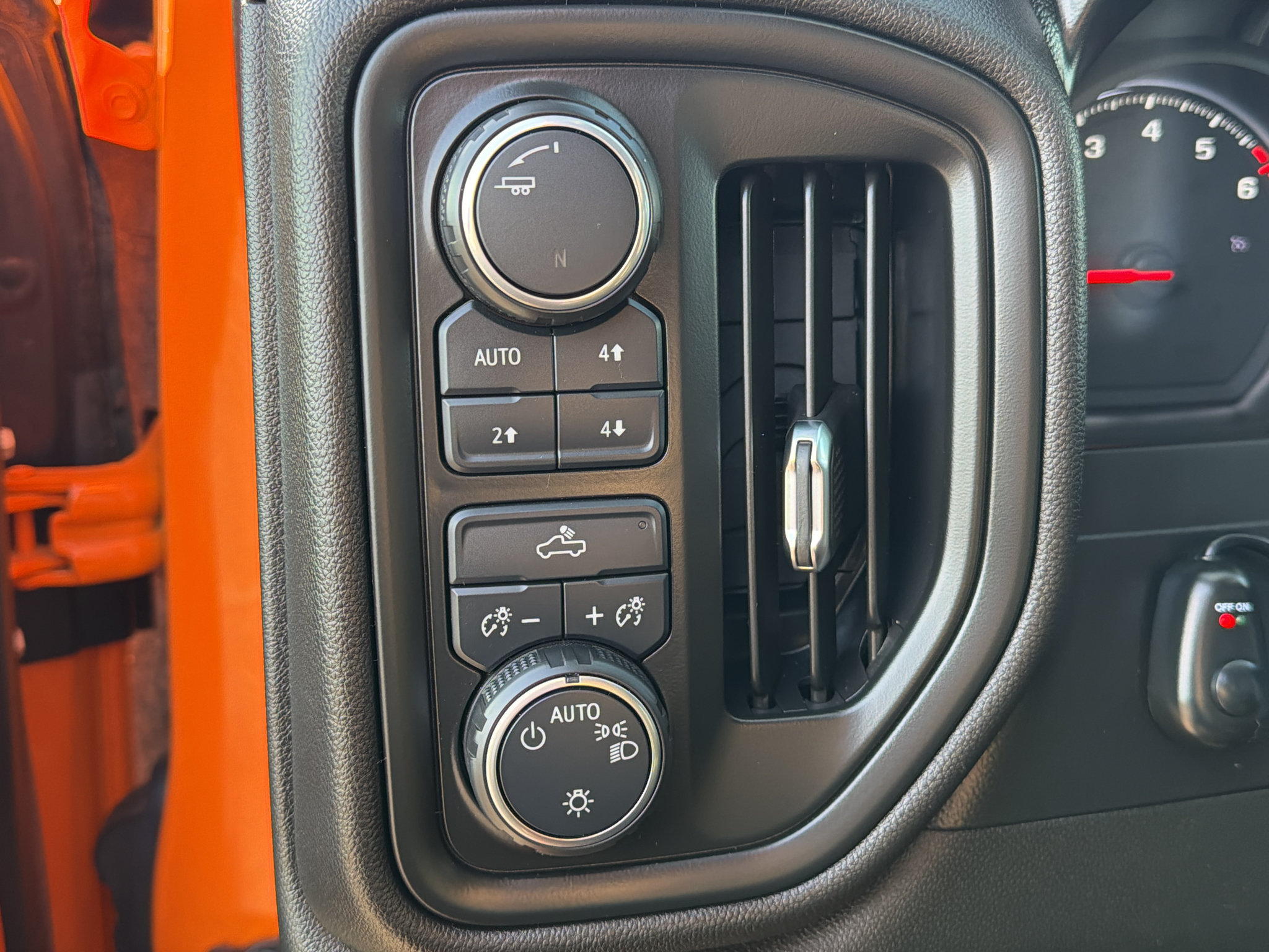 Used 2021 Chevrolet Silverado 1500 Custom Trail Boss w/ LPO, Dark Essentials Package AWD/4WD image 14