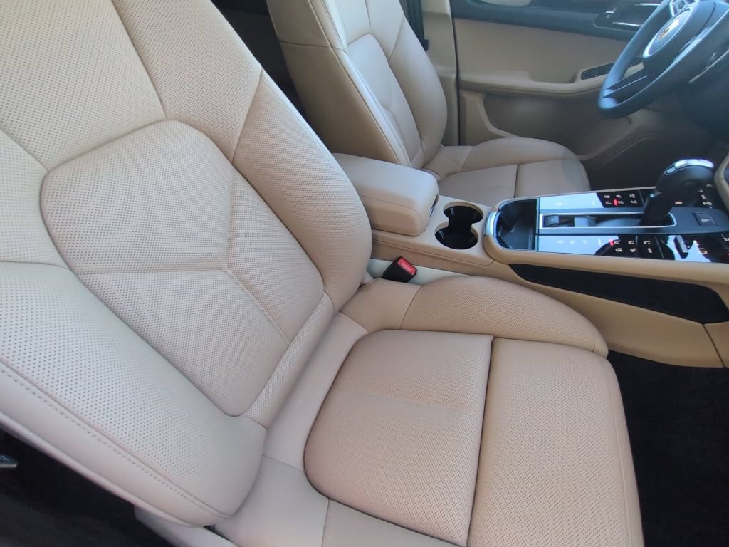 Used 2026 Porsche Macan AWD/4WD image 20