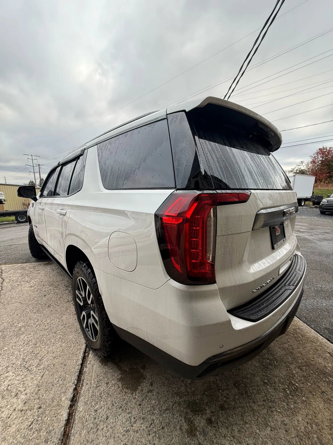 Used 2021 GMC Yukon AT4 w/ AT4 Premium Package image 6