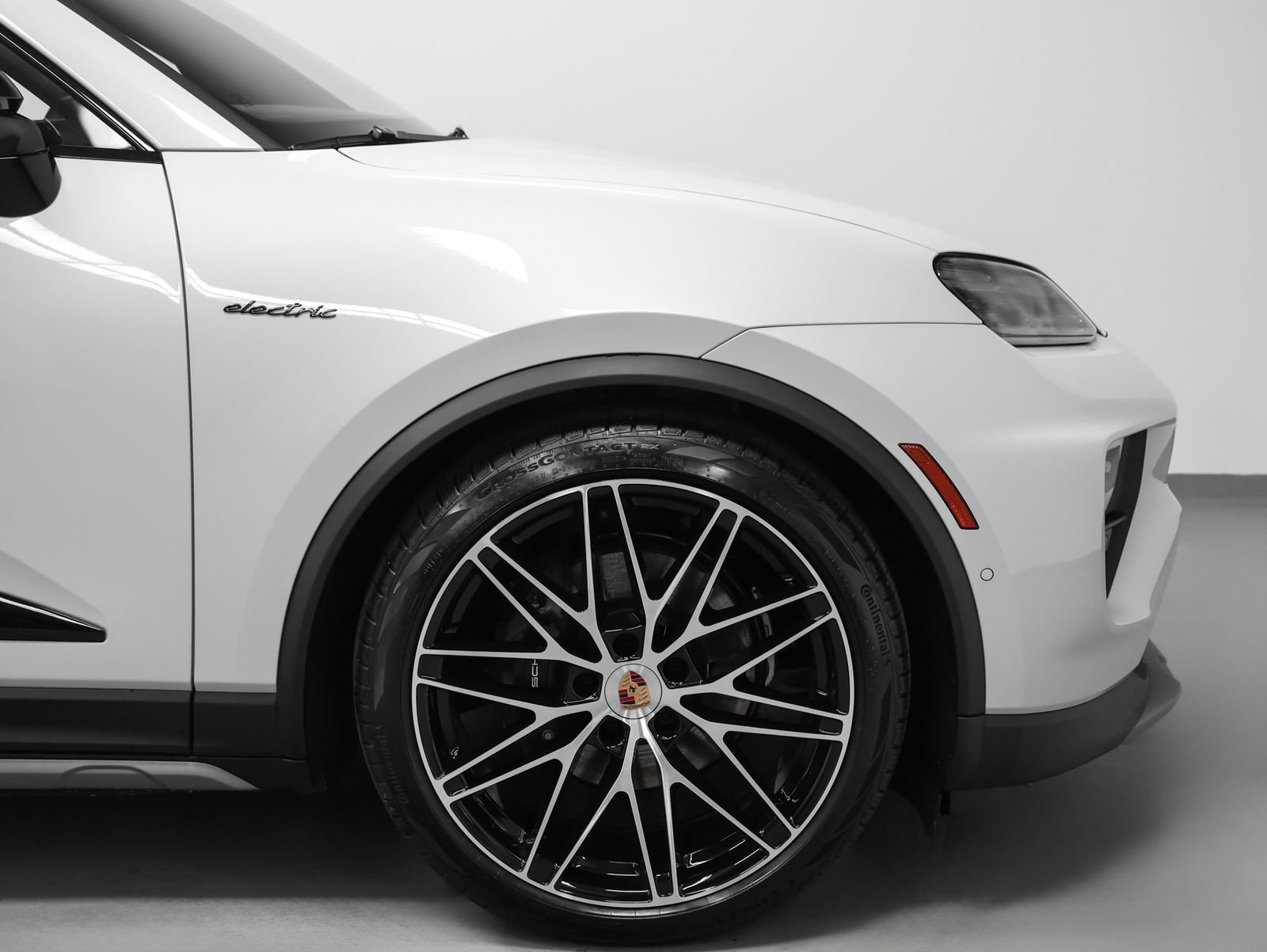 New 2026 Porsche Macan 4 Electric AWD/4WD image 16