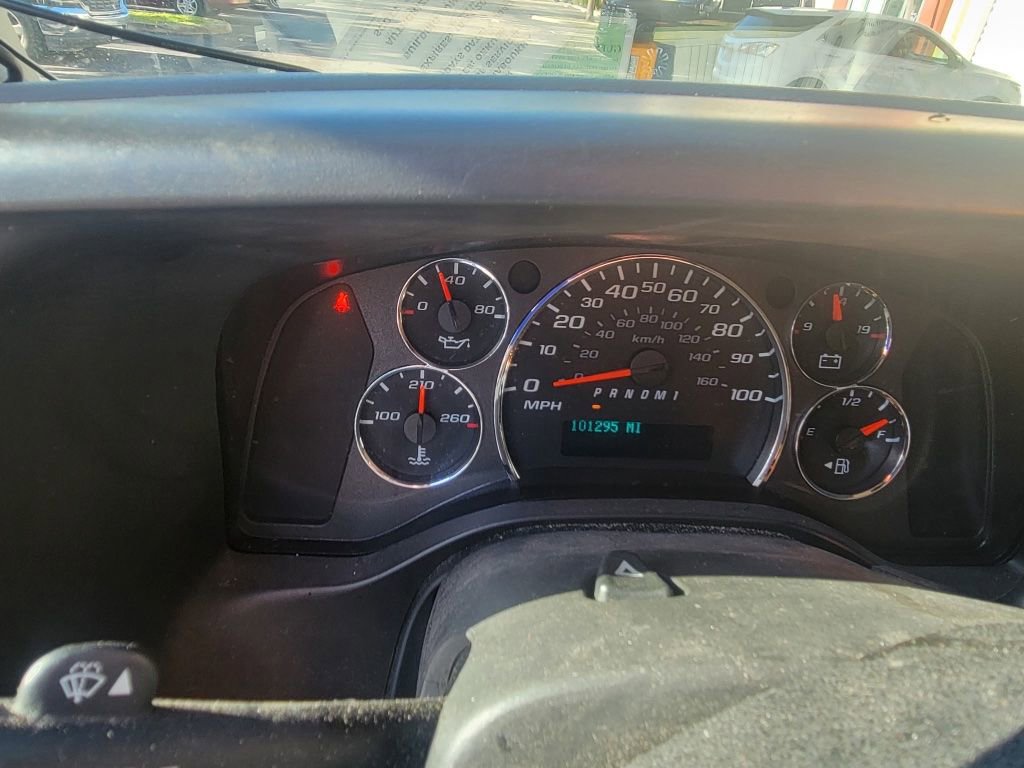 Used 2020 Chevrolet Express 2500 w/ Driver Convenience Package RWD image 4