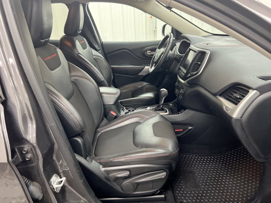 Used 2018 Jeep Cherokee Trailhawk w/ Cold Weather Group AWD/4WD image 21