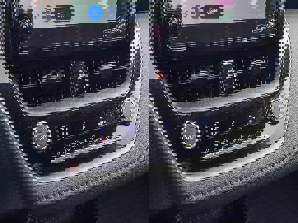 Used 2025 Toyota Corolla SE image 21