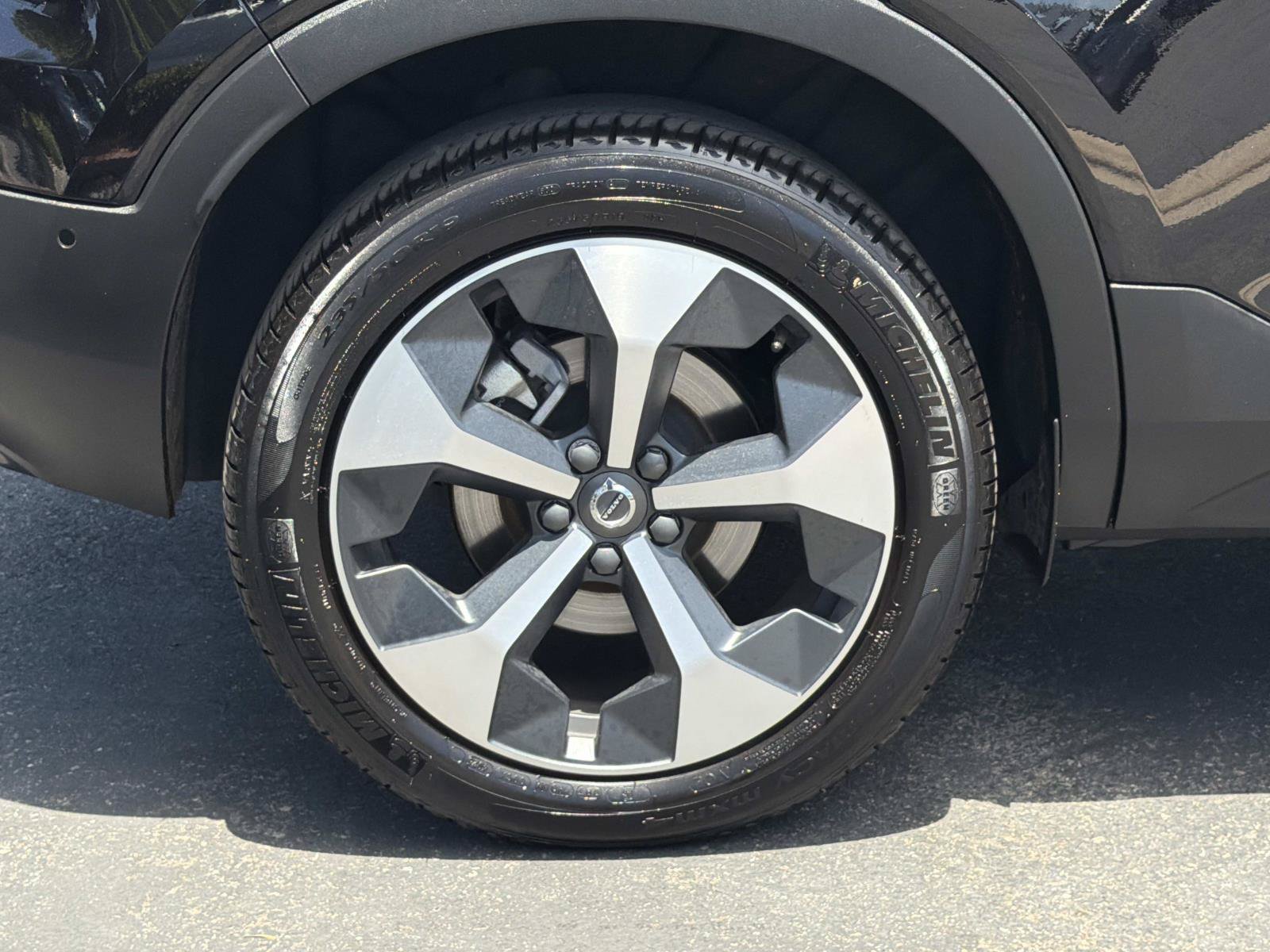Certified 2026 Volvo XC40 B5 Plus AWD/4WD image 27