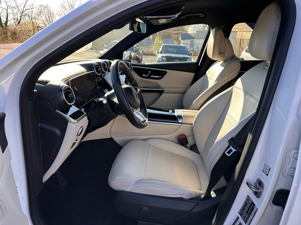 Used 2024 Mercedes-Benz GLC 300 4MATIC image 11
