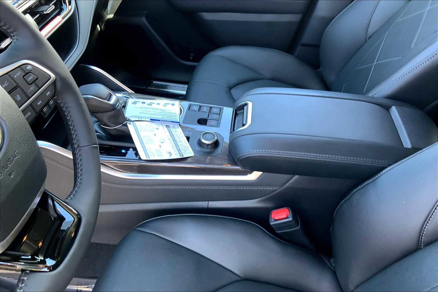 Used 2025 Toyota Highlander Platinum image 13