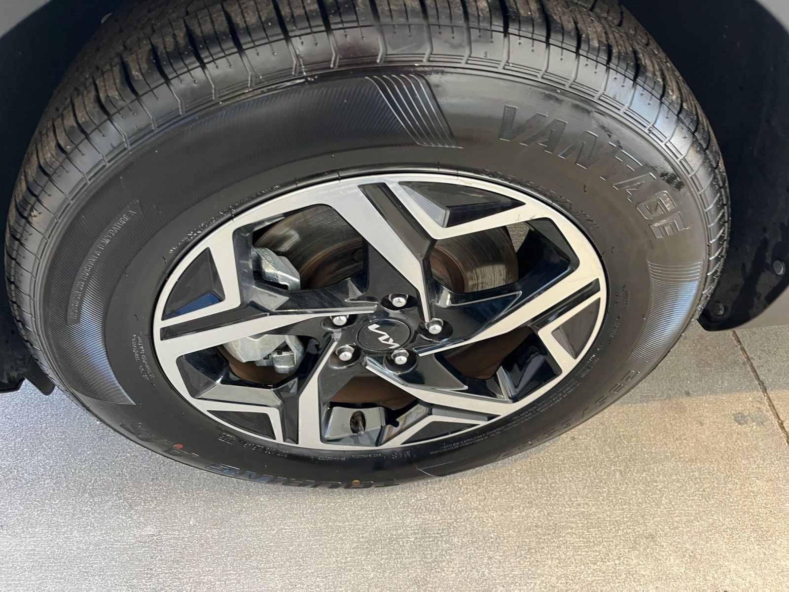 Used 2025 Kia Sportage LX image 29