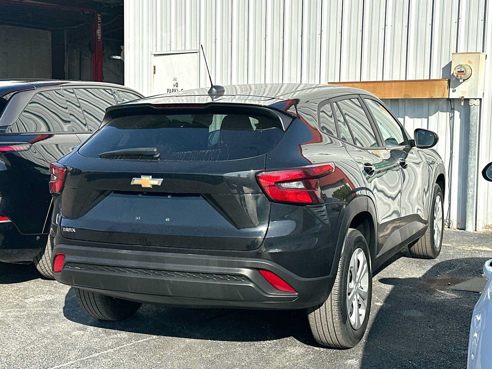 Used 2024 Chevrolet Trax LS w/ Driver Confidence Package FWD image 2
