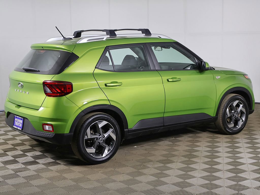Certified 2024 Hyundai Venue SEL image 9
