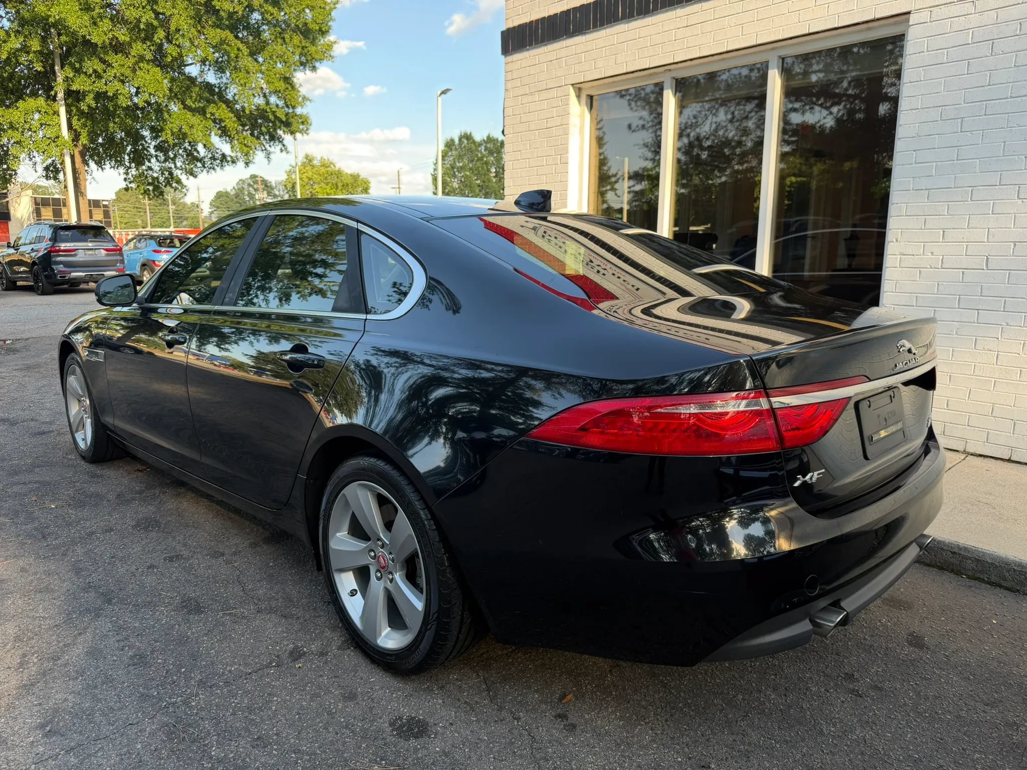 Used 2018 Jaguar XF AWD image 7