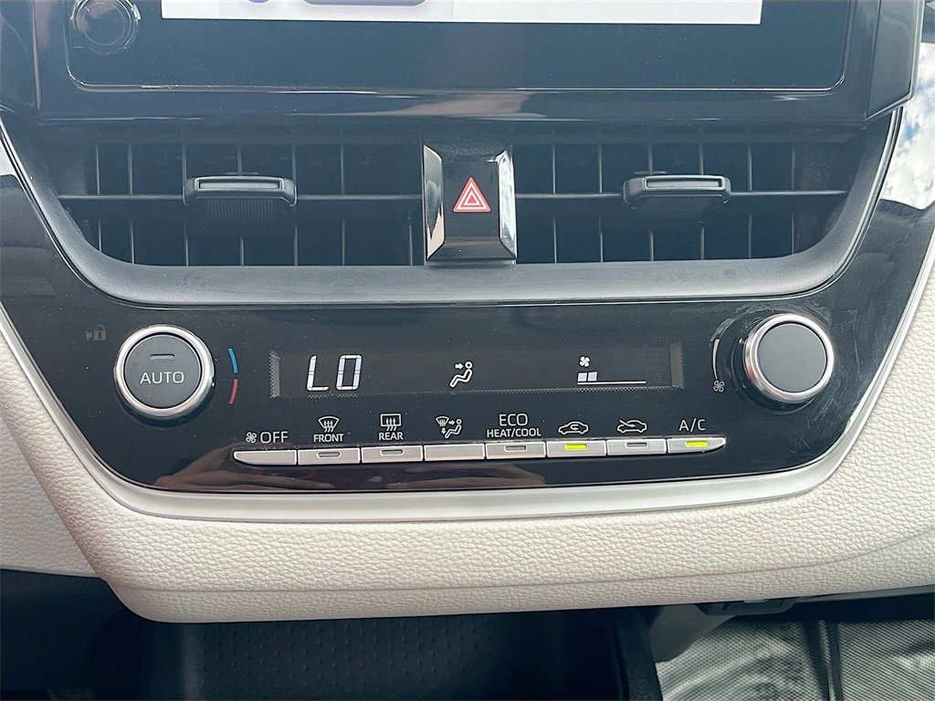 Used 2025 Toyota Corolla LE image 16