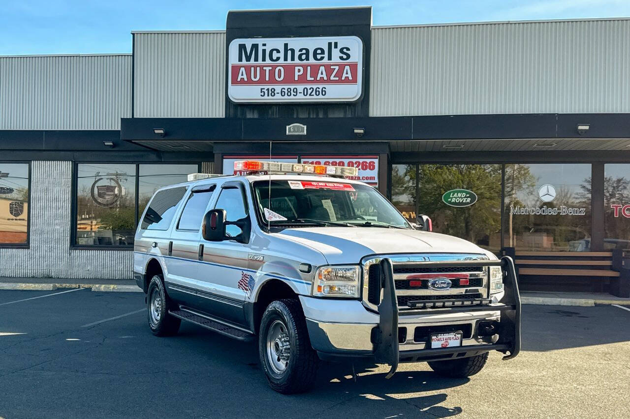 Used 2005 Ford Excursion XLT AWD/4WD image 2