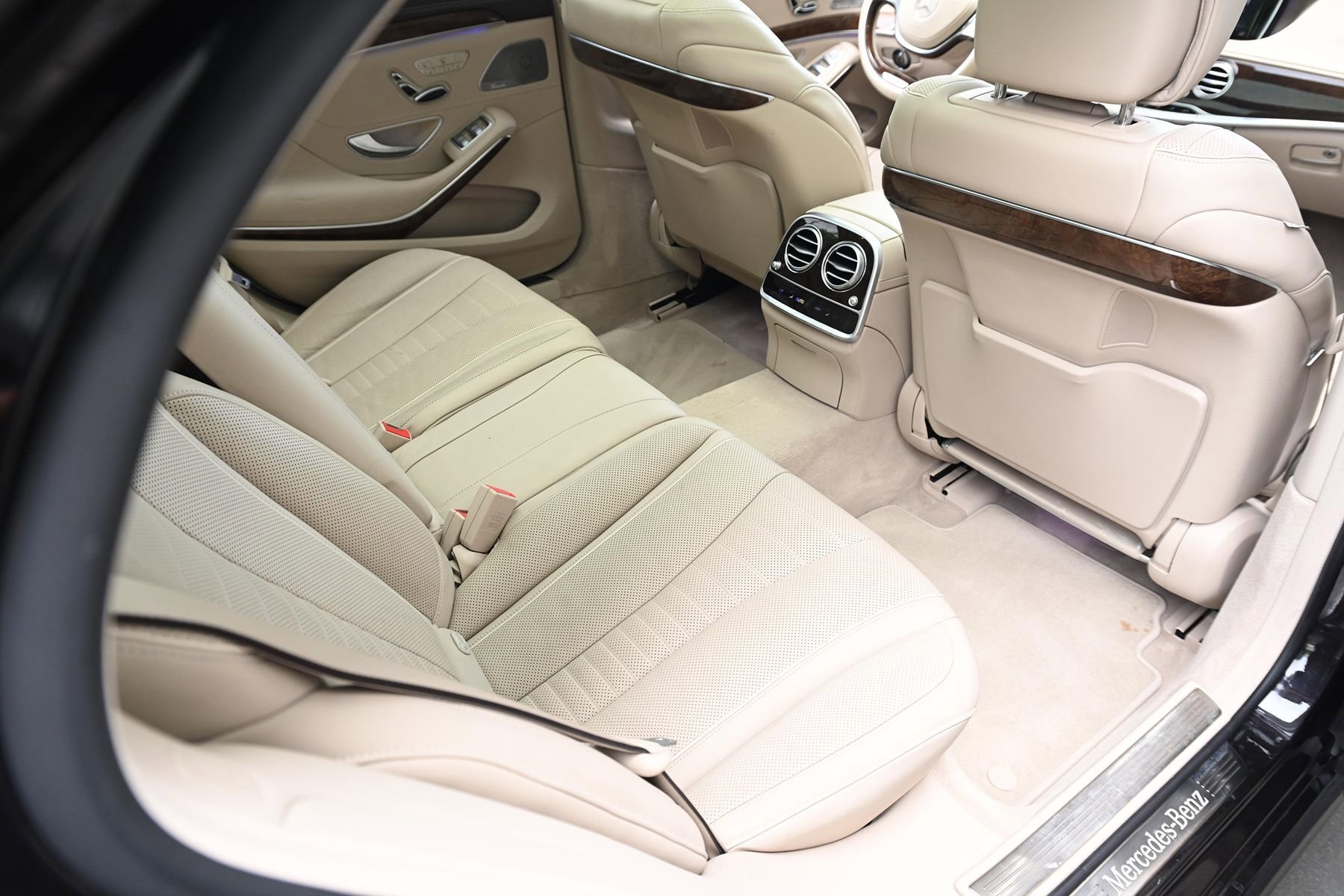 Used 2015 Mercedes-Benz S 550 4MATIC Sedan image 18