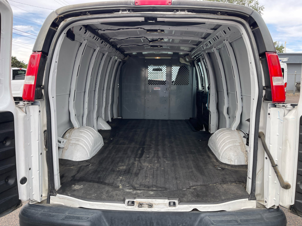 Used 2020 Chevrolet Express 2500 Extended w/ Communications Package image 6