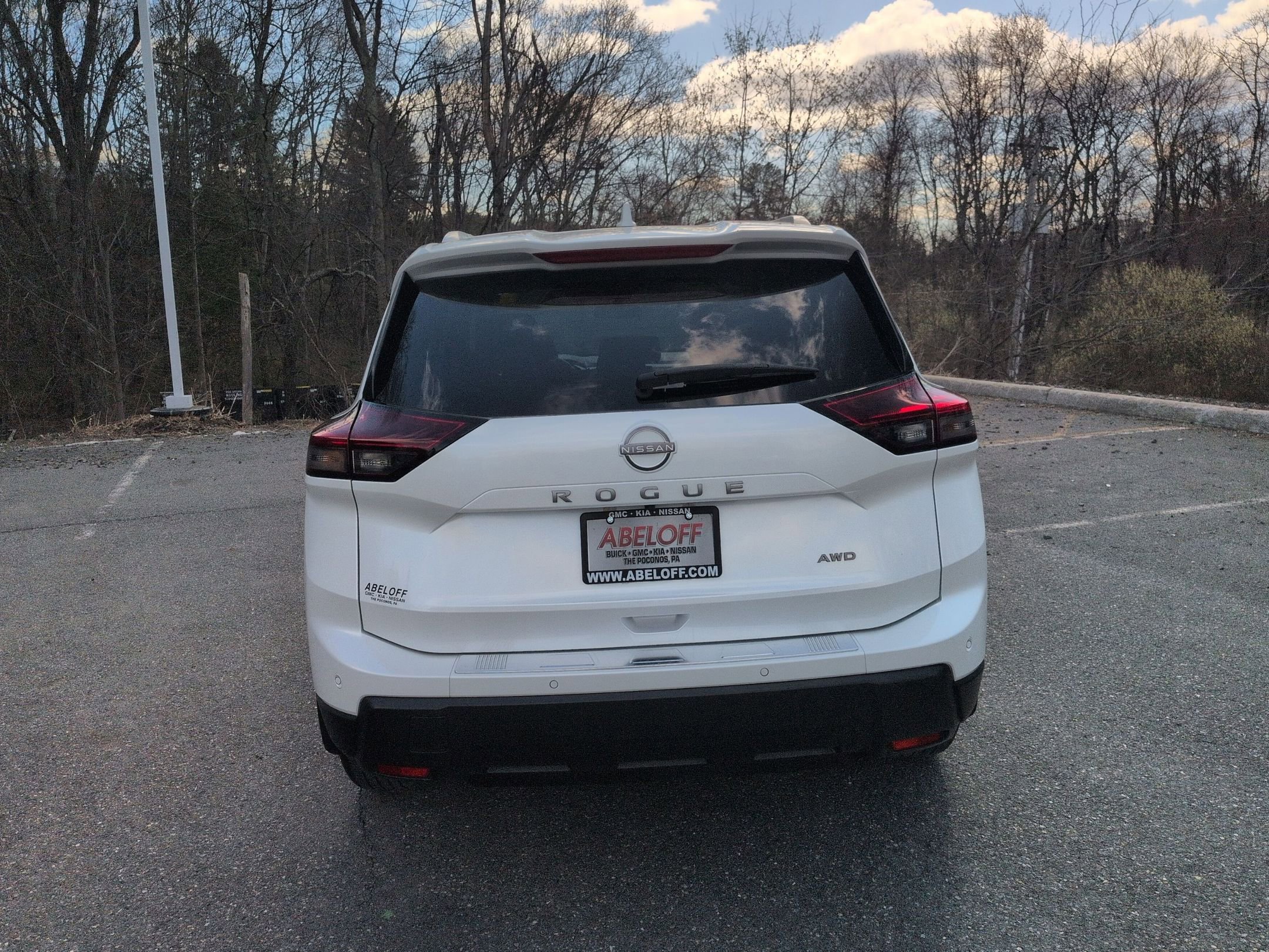 Used 2025 Nissan Rogue SV w/ SV Premium Package image 6