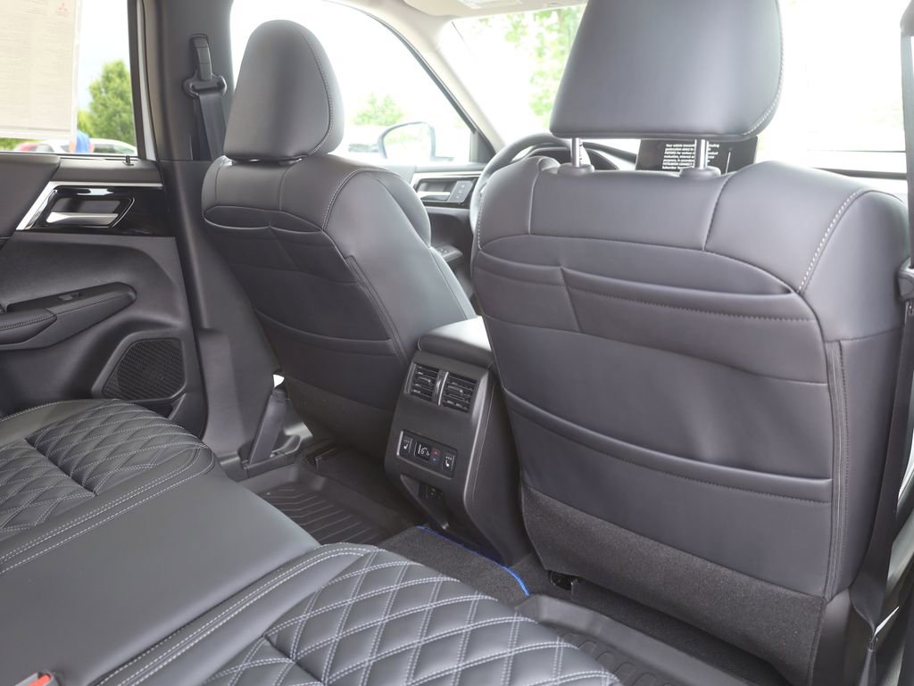 New 2025 Mitsubishi Outlander SEL image 18