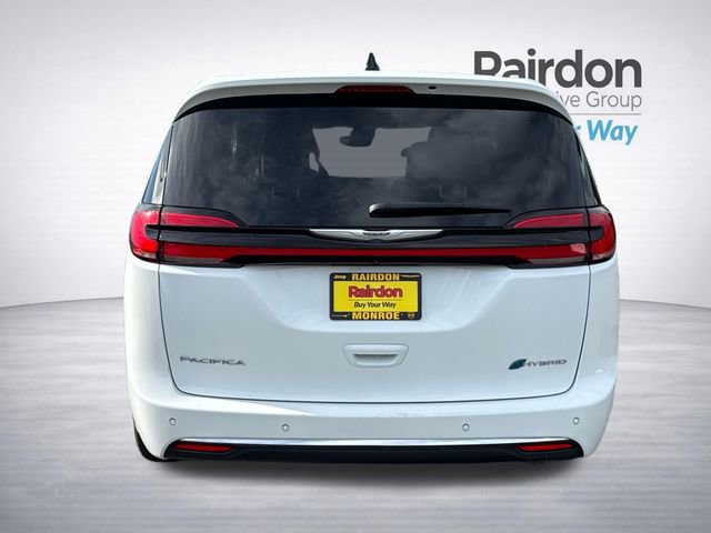 Used 2023 Chrysler Pacifica Touring-L FWD image 5